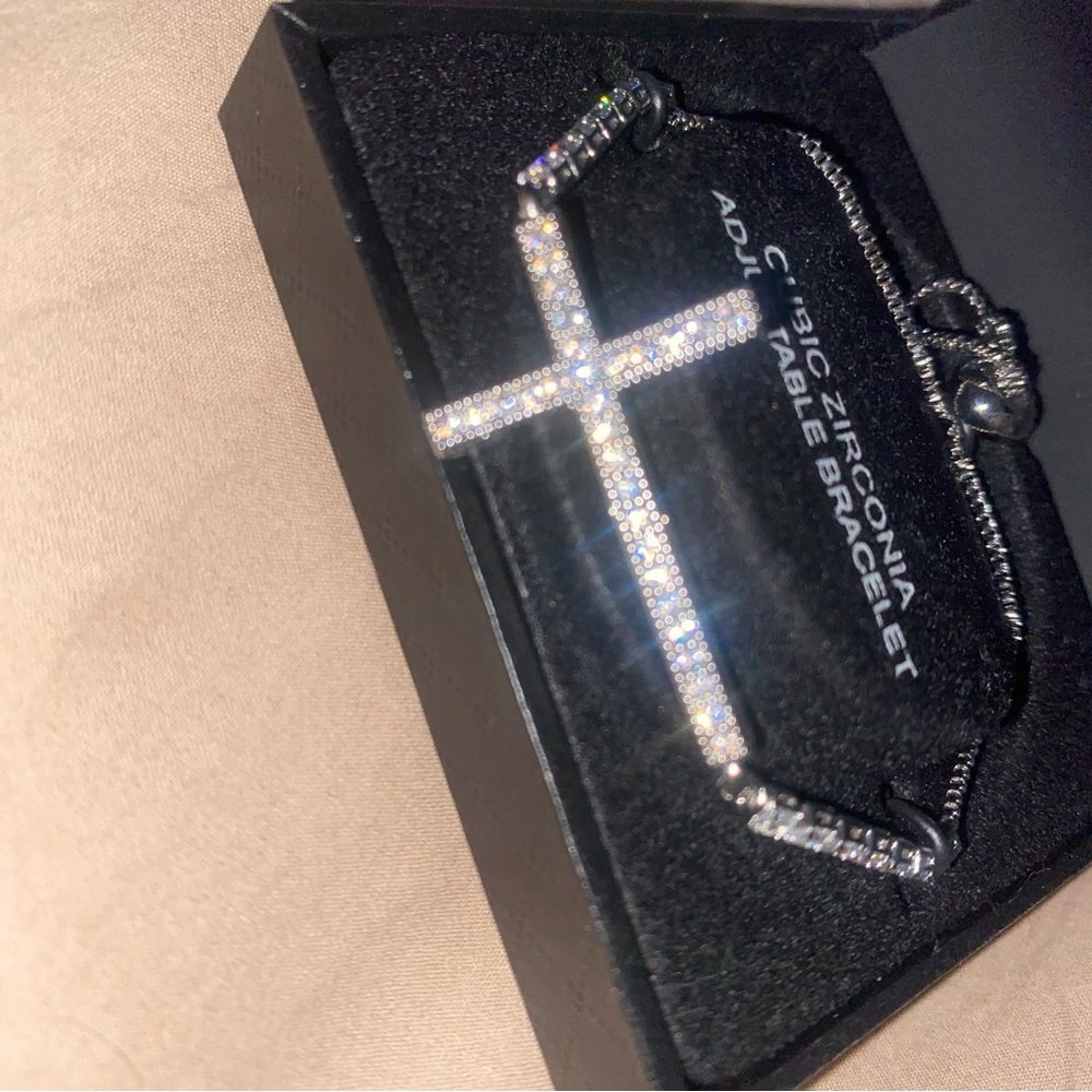 THE CZ COLLECTION silver plated adjustable Cubic Zirconia Cross Bracelet NWT - Picture 2 of 3
